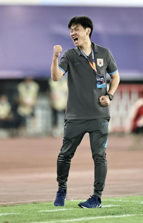 关于关键时刻体能课后，圣安东尼奥马刺防线松动备战中超，压力陡增，团队化学反应显著的信息-kaiyun